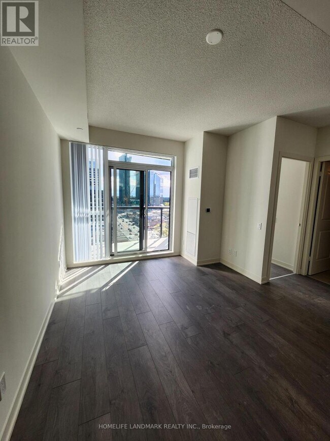 Photo du bâtiment - 4955 Yonge St