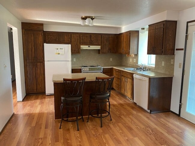 Foto del edificio - Rambler Fenced Backyard