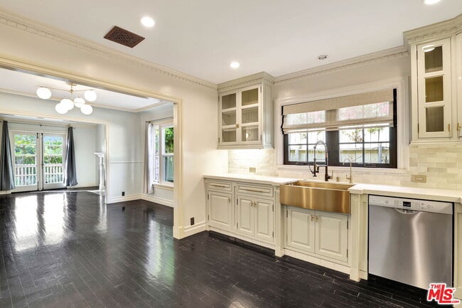 Foto del edificio - 744 N Sierra Bonita Ave