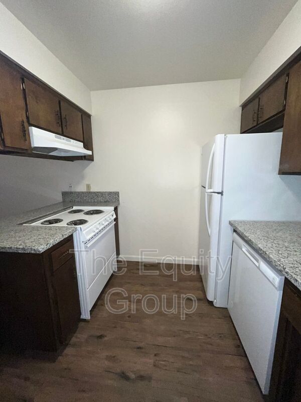 Building Photo - 307 N Westfield St