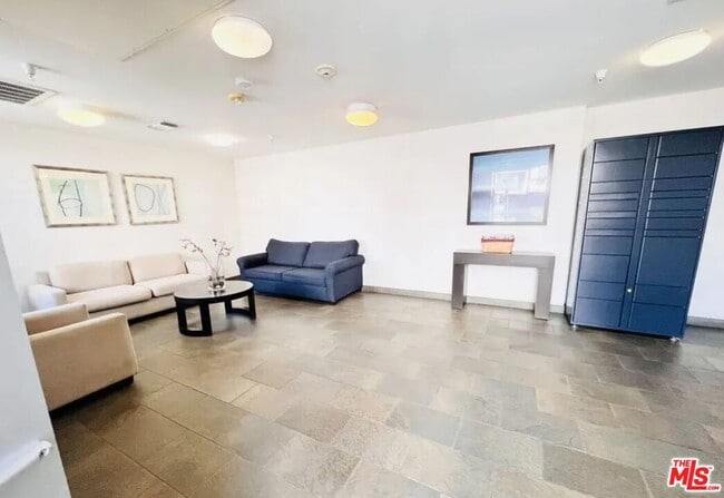 Building Photo - 2864 Sunset Pl