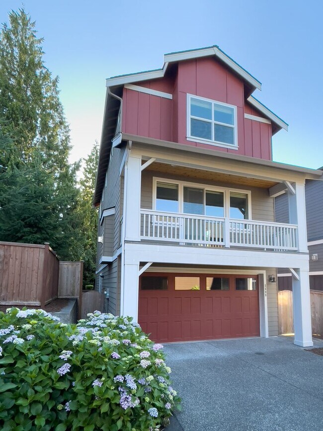 Foto del edificio - GORGEOUS AIR-CONDITIONED 3 bdrm plus Flex ...