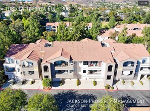 Building Photo - 1035 La Terraza Cir