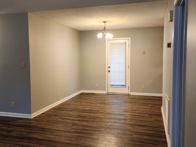 Building Photo - 572 Danielle Dr
