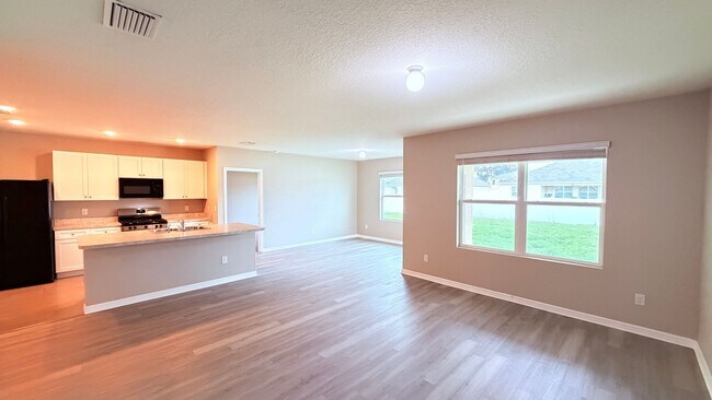 Building Photo - Beautiful, 3 Bedroom Home!!