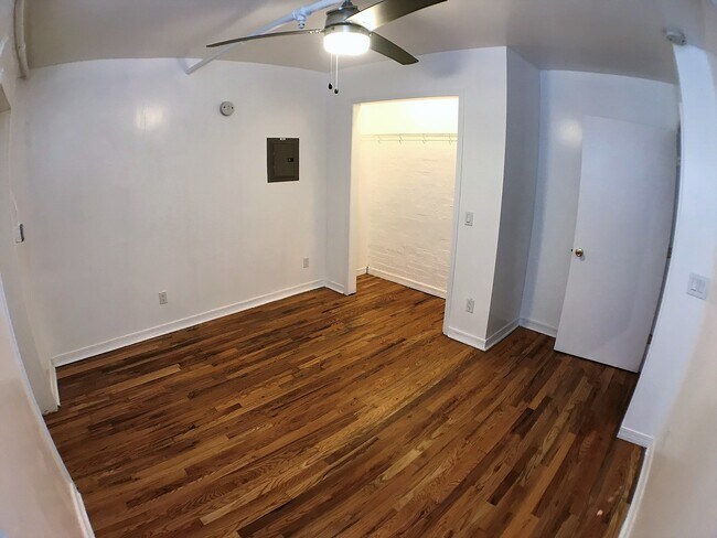 Foto del edificio - 1522 E 17th St