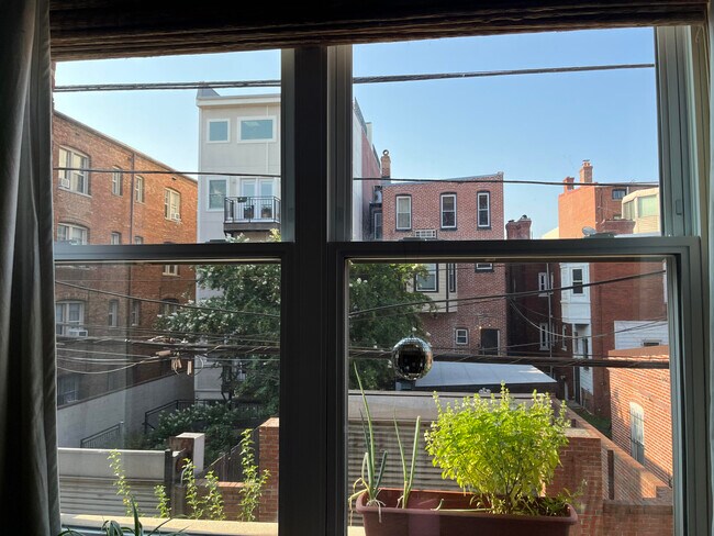 Foto del edificio - 1458 Columbia Rd NW