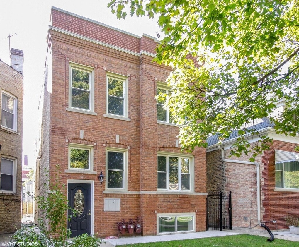 Primary Photo - Recently Renovated 2 Bed, 1 Bath Residence