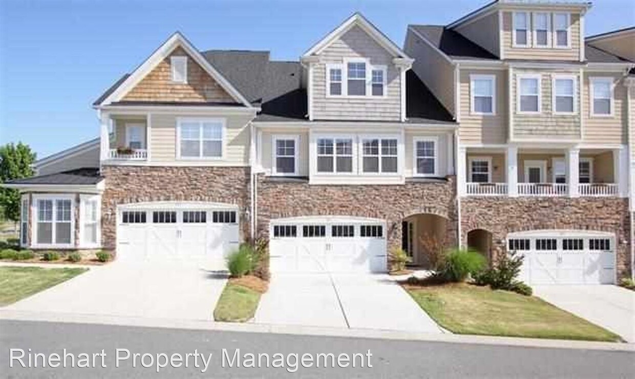 3 br, 2.5 bath House 307 Wave Crest Drive House Rental in Tega Cay