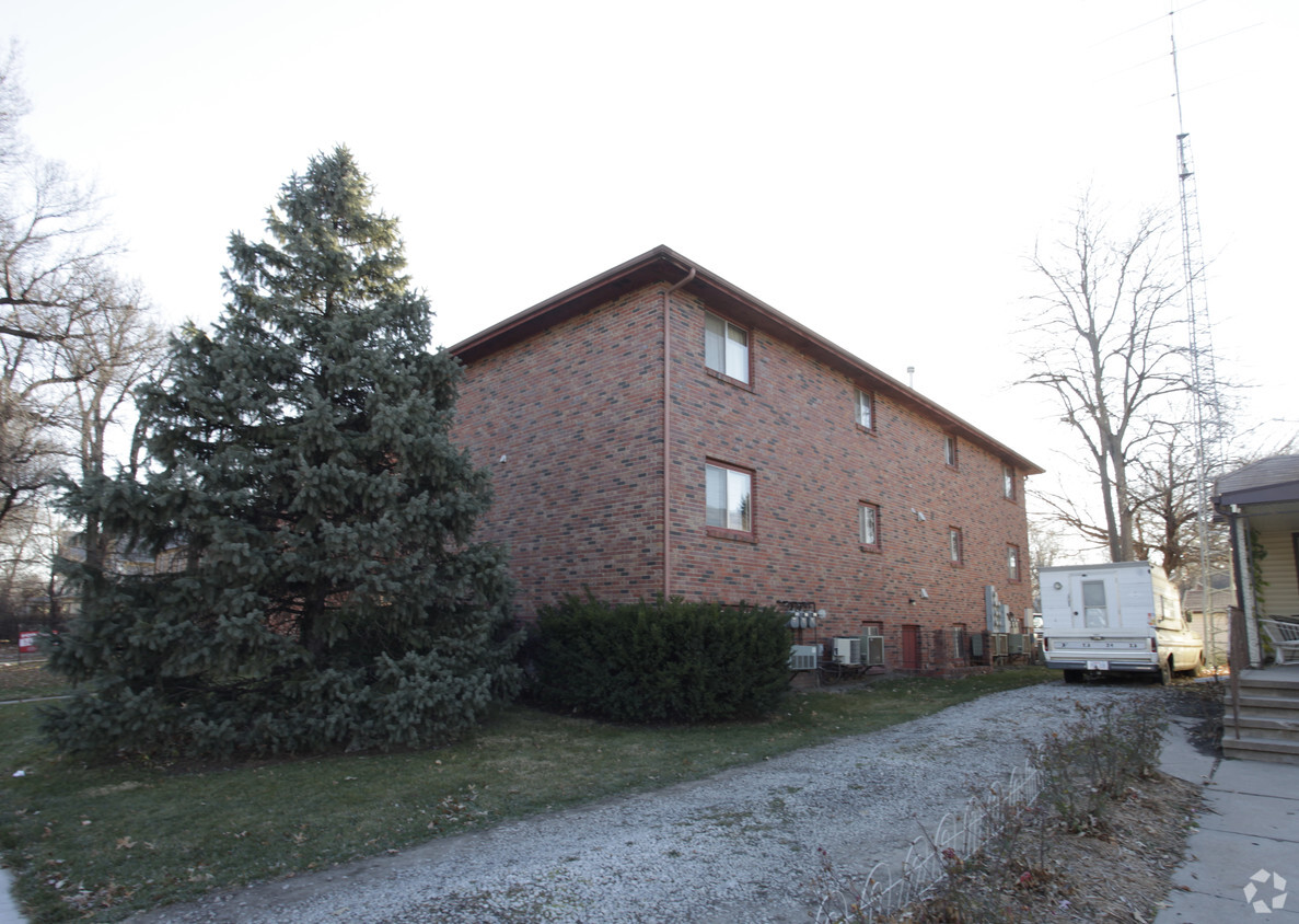 Building Photo - 3223 Holdrege St