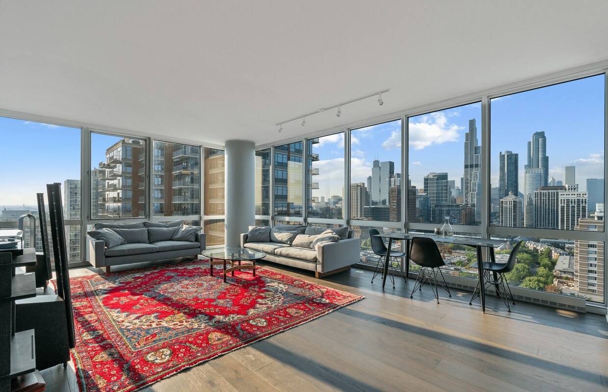 Living Room - 1629 S Prairie Ave