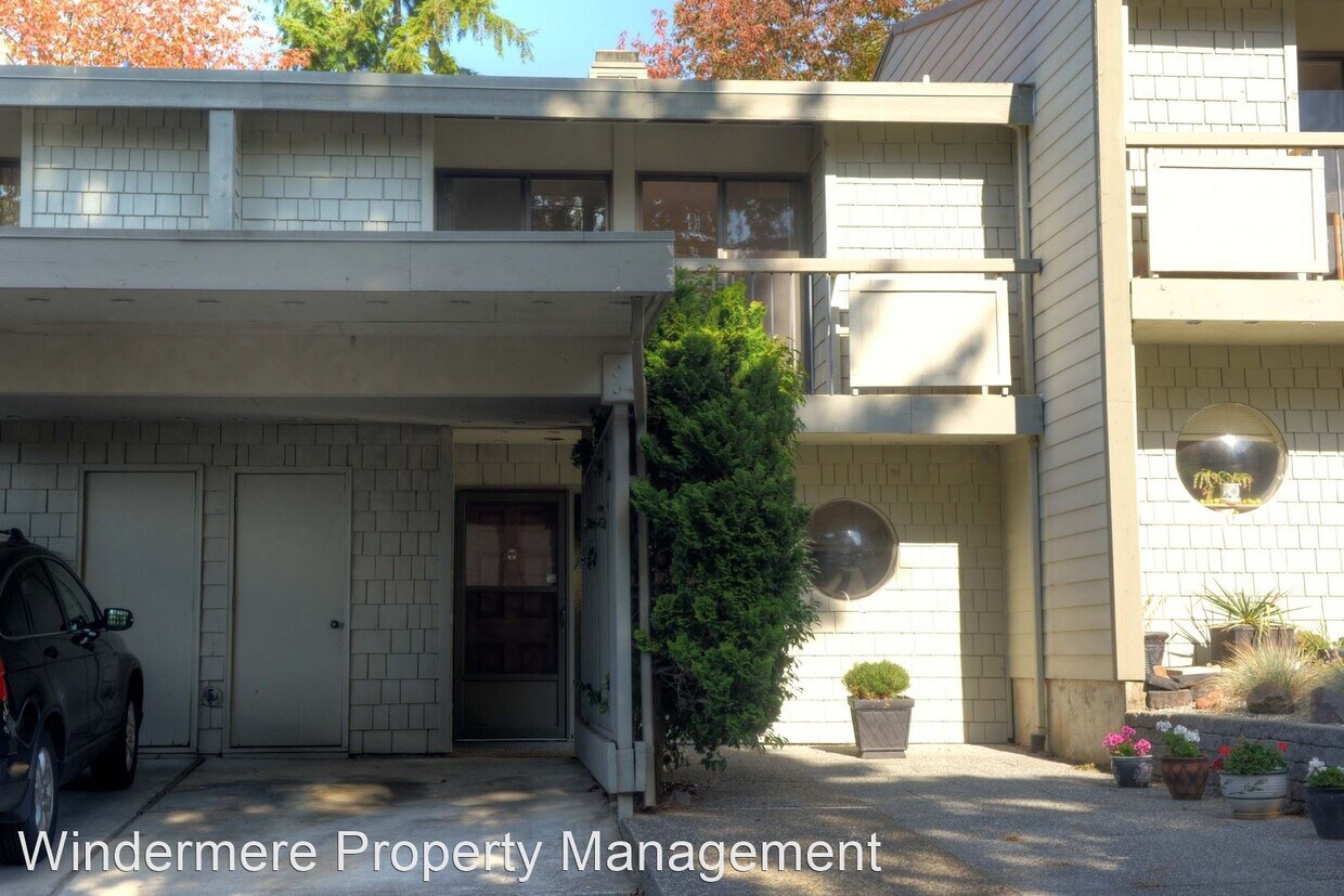 Foto principal - 3 br, 1.5 bath House - 22715 Lakeview Dr #J2