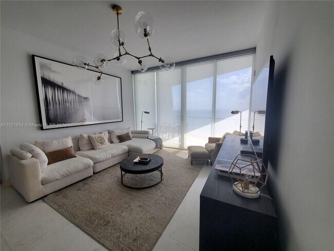 Building Photo - 16901 Collins Ave