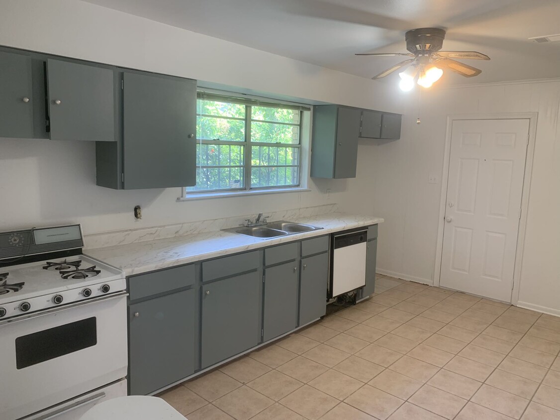 Primary Photo - 459 Greenmount Dr