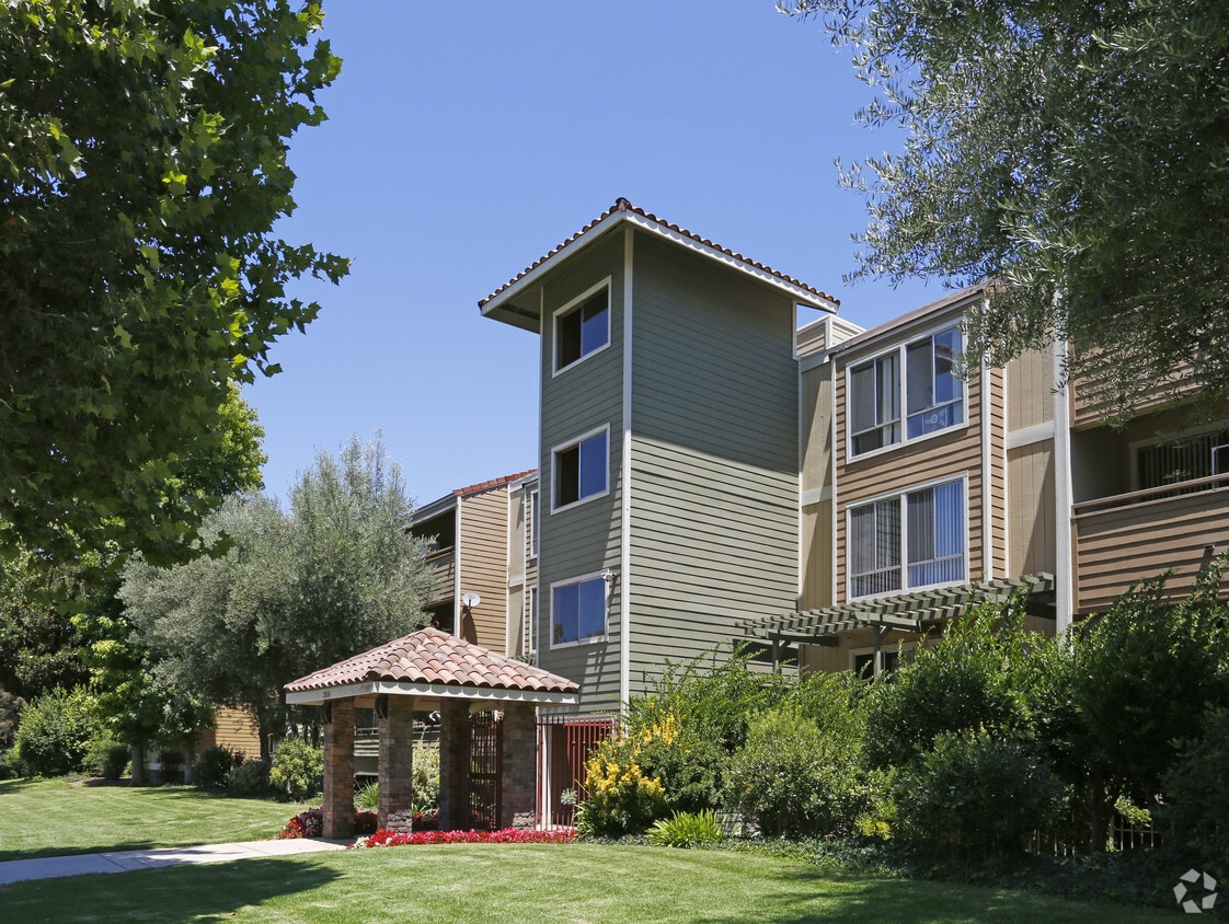 Sedona Apartments - 2086 Lucretia Ave San Jose, CA 95122