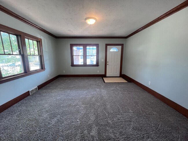 Foto del edificio - Three Bedroom Duplex Near Garfield Park!