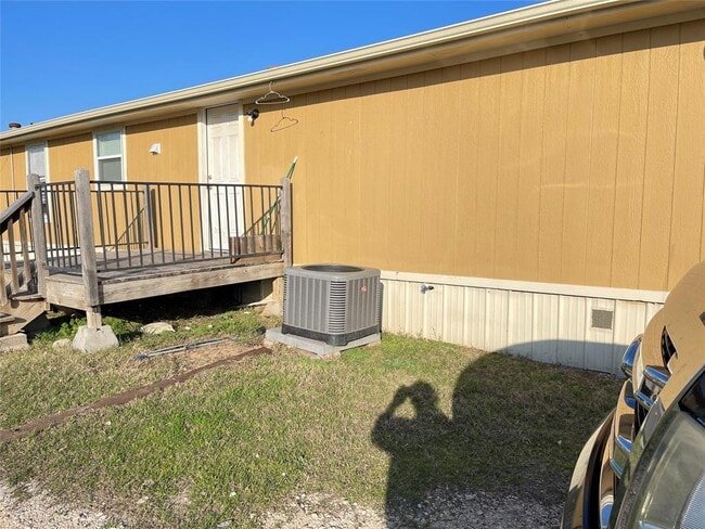 Building Photo - 417 Lenora Dr