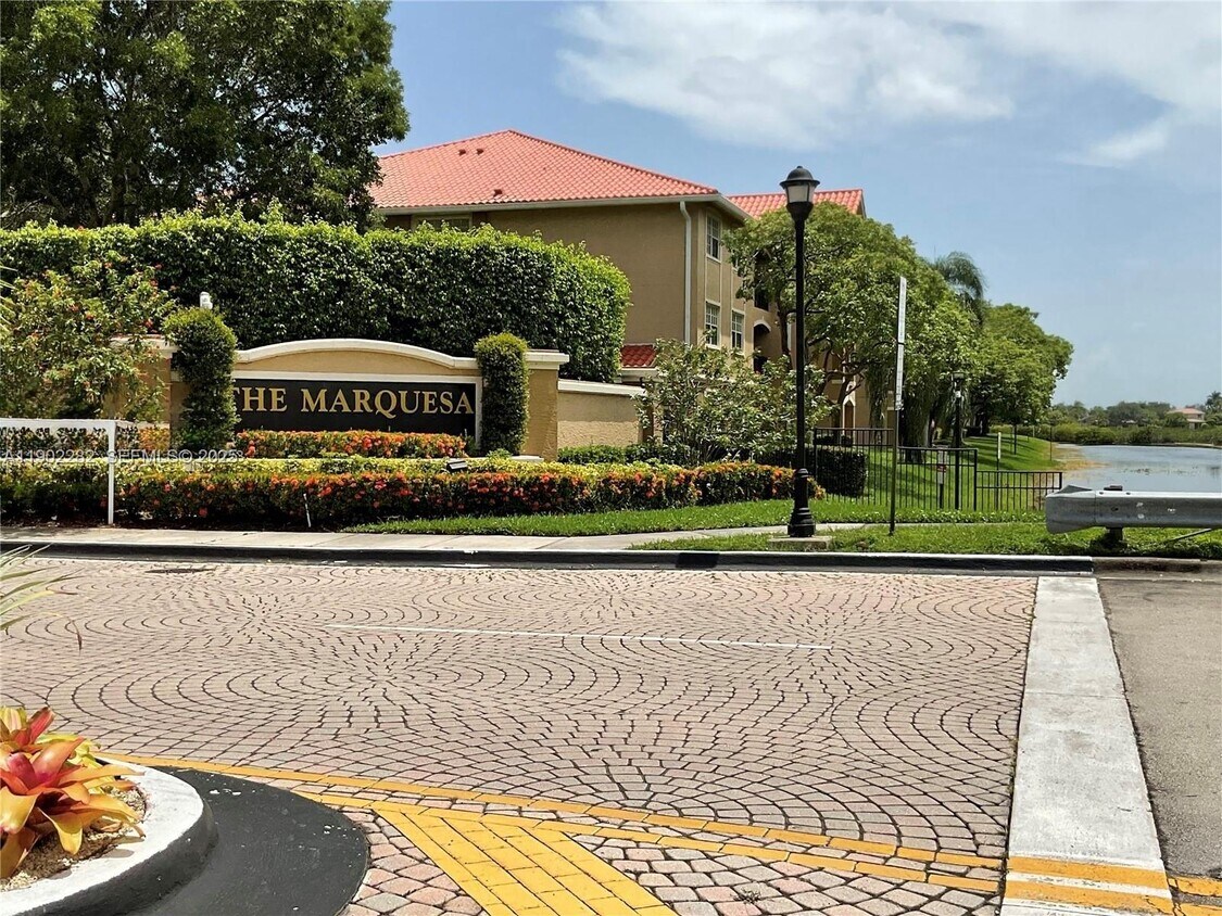 Foto principal - 11730 SW 2nd St