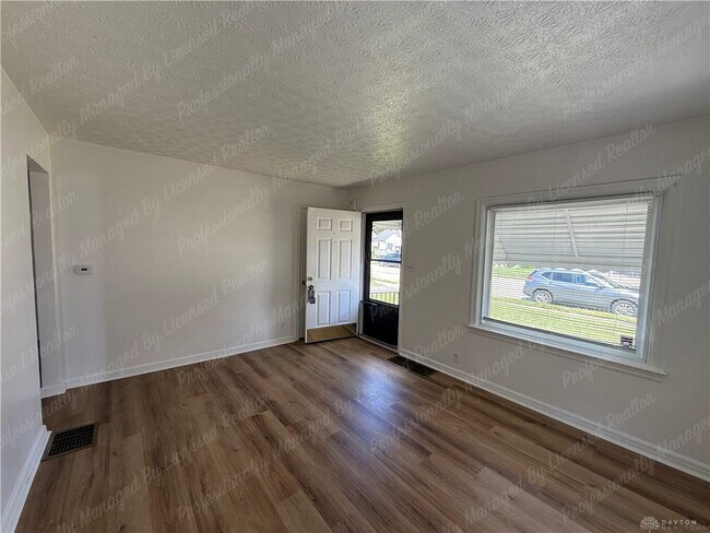 Foto del edificio - 1261 Malden Ave