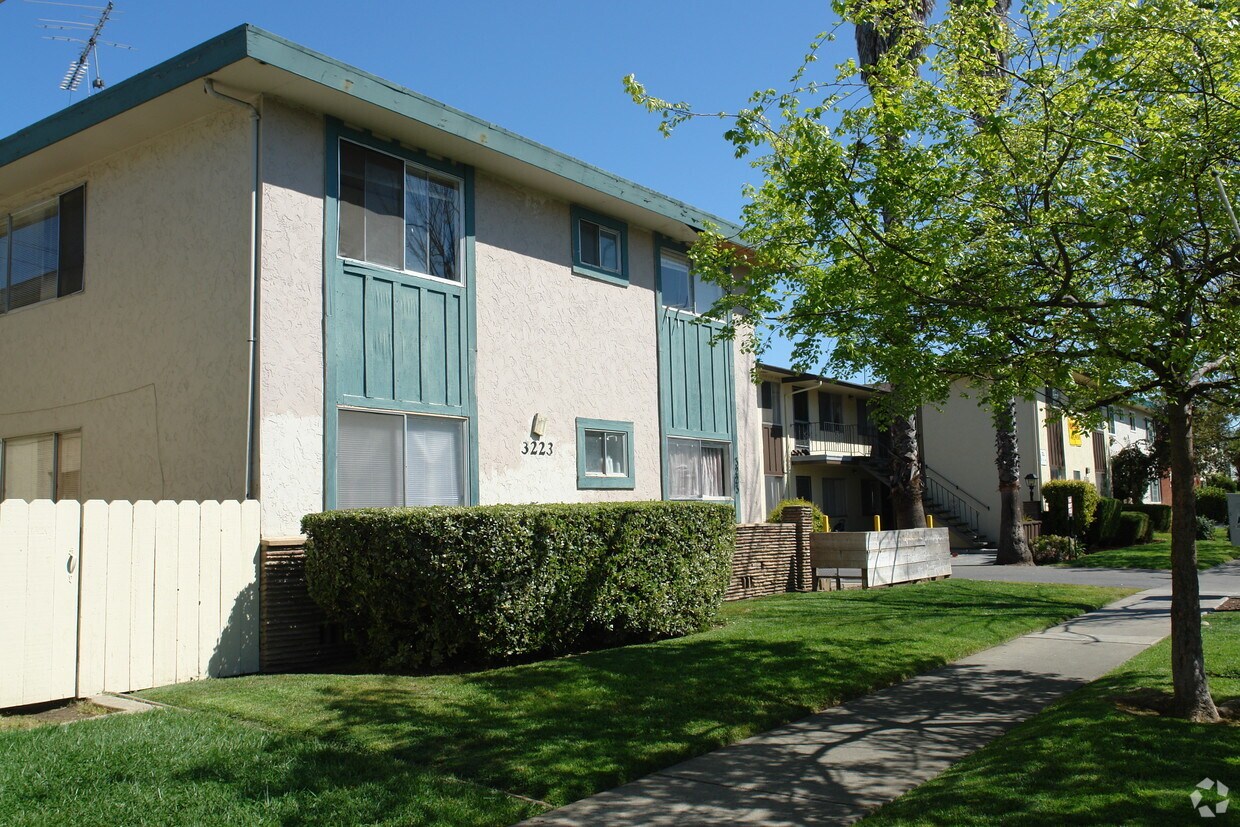 Building Photo - 3223 Impala Dr