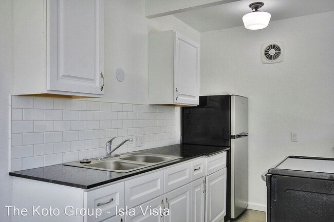 Building Photo - 1 br, 1 bath Room For Rent - 6532 Sabado T...