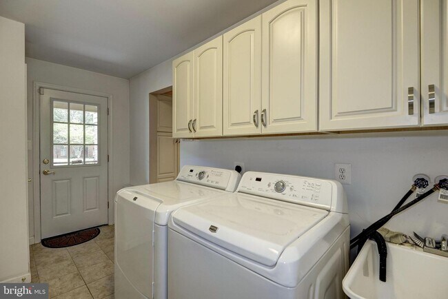 Building Photo - 929 Woburn Ct