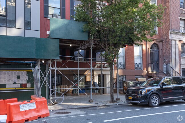 Entrance - 304 W 30th St