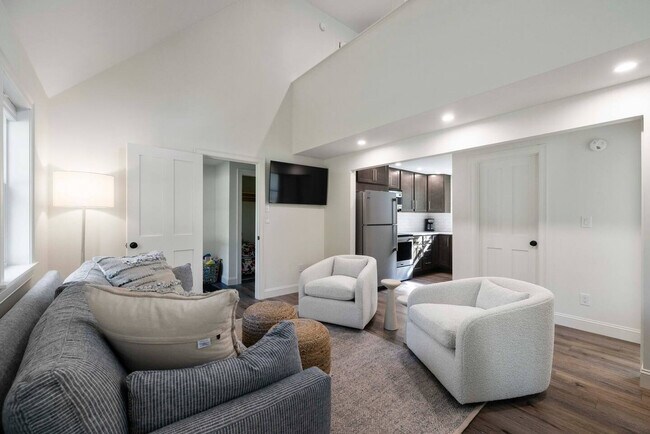 Foto del edificio - 32 Log Cabin Rd
