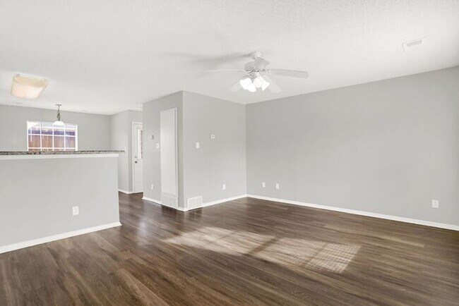 Building Photo - Two Story 2-bd/ 1.5-ba Southaven Townhome ...