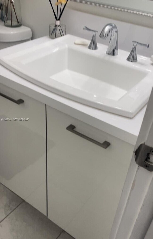 Foto del edificio - 10000 NW 9th St Cir