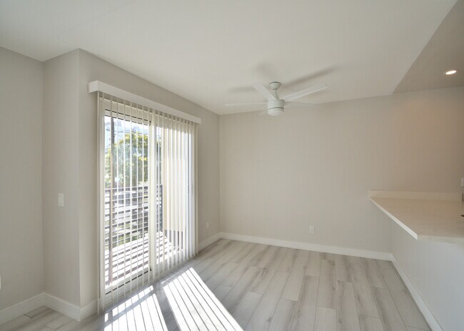 Building Photo - 15112 S Berendo Ave