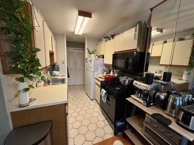 Building Photo - 304 Regency Park Dr