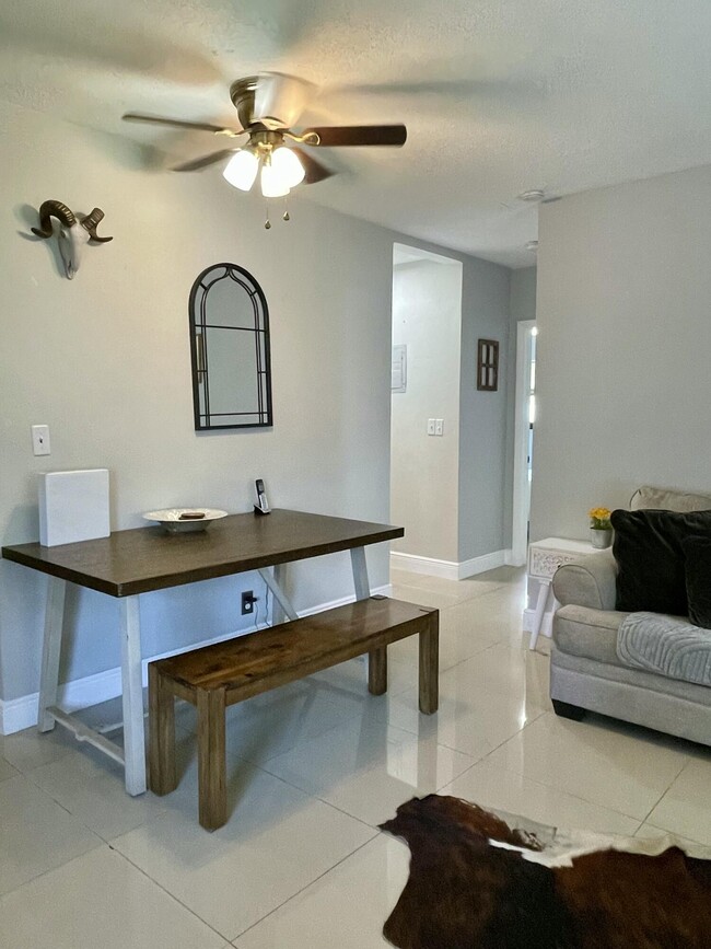 Foto del edificio - 408 SE 12th Ct