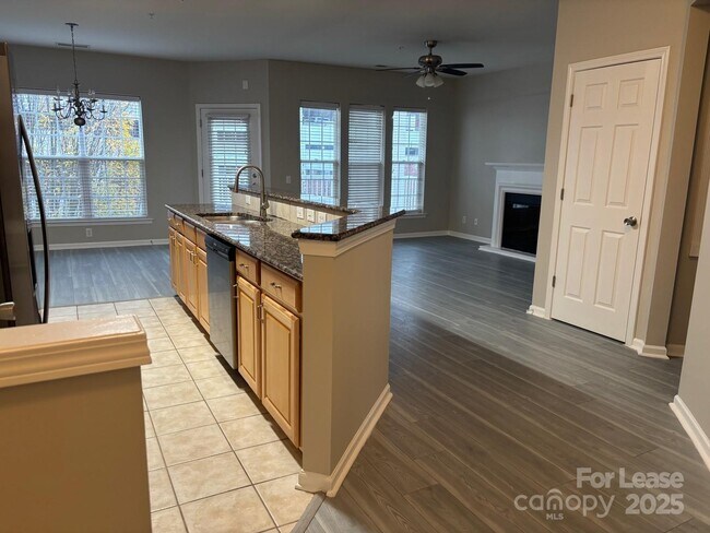 Foto del edificio - 14859 Santa Lucia Dr