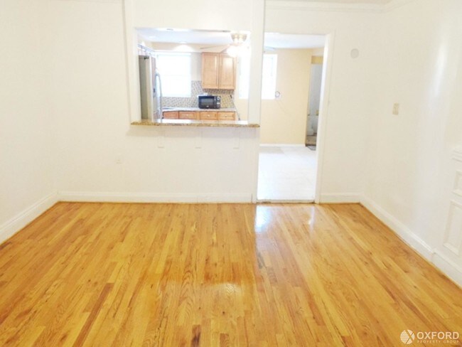 Building Photo - 140 Saint James Place