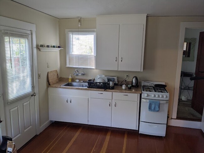 Building Photo - 1346 Calistoga Ave