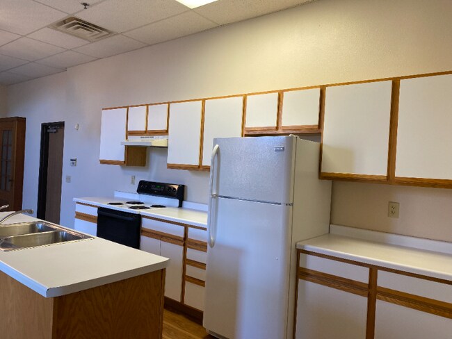 Building Photo - 611 24th Ave E