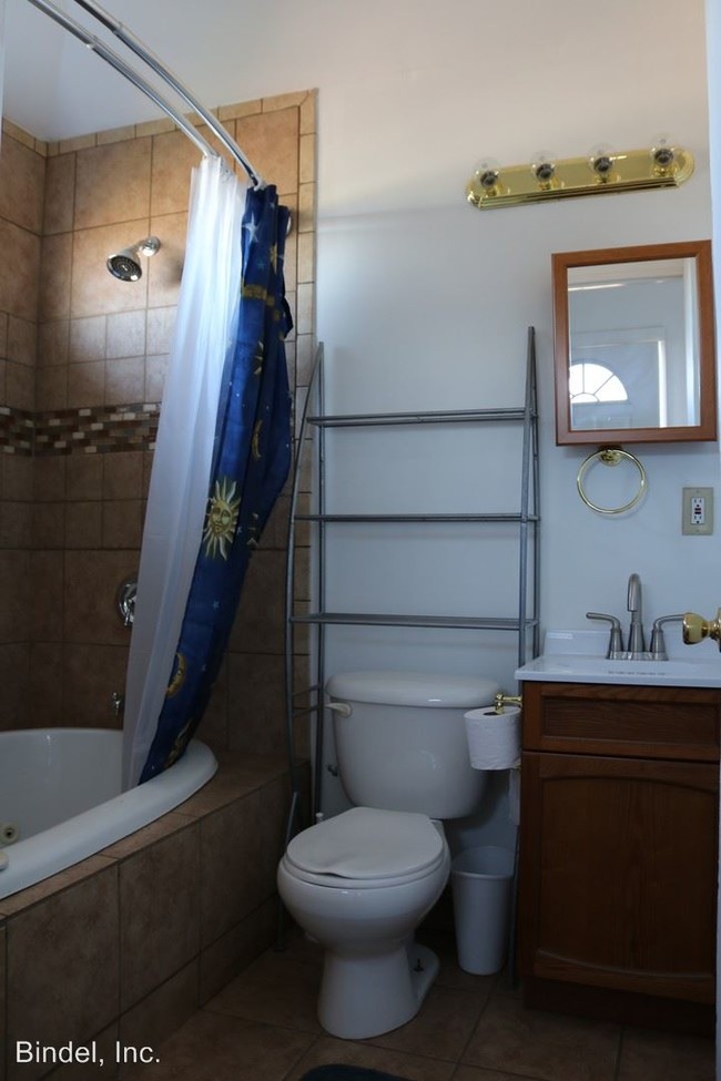 Foto del edificio - 1 br, 1 bath House - 16 W. Simpson St. Unit B