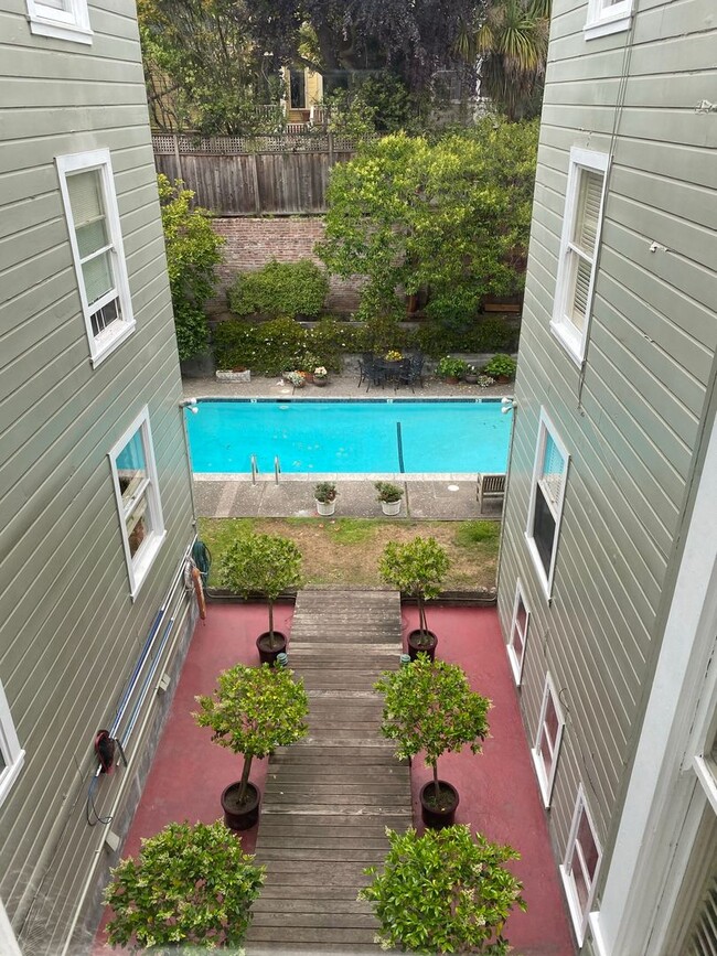 Foto del edificio - 1BR/1BA Penthouse Level Pacific Heights St...