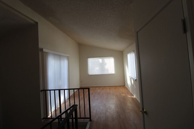 Building Photo - 2332 Linda Vista Dr