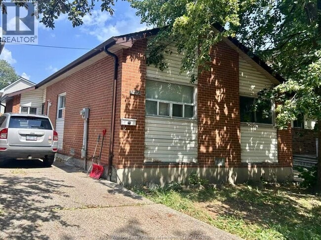 Building Photo - 8477 Darlington Crescent