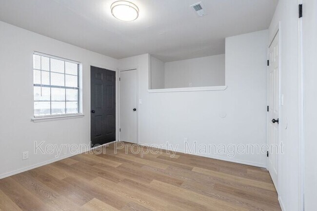 Building Photo - 10951 E 23rd St
