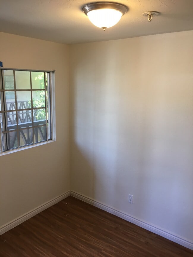 Building Photo - 1460 Mansfield N Ave