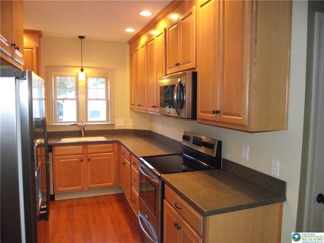 Foto del edificio - 8115 Main St