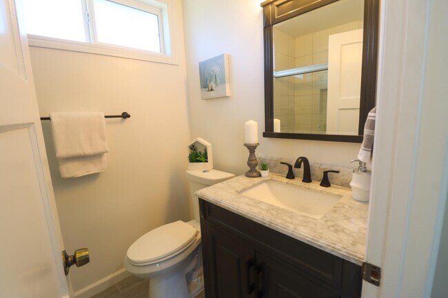 Building Photo - 1247 Camellia Dr