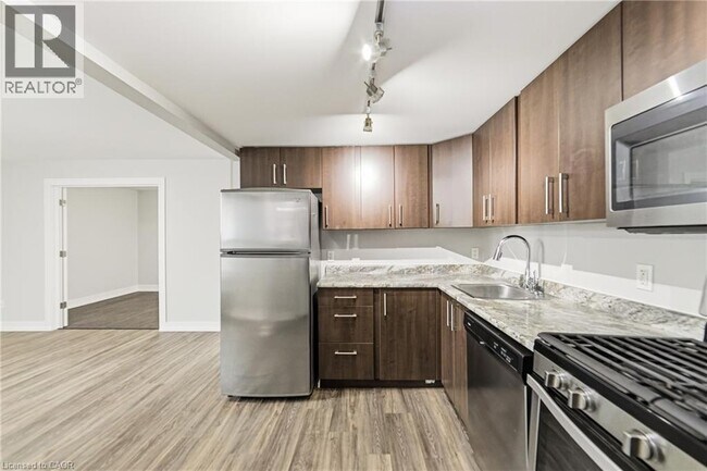 Building Photo - 4 OTTAWA Street N Unit# 1