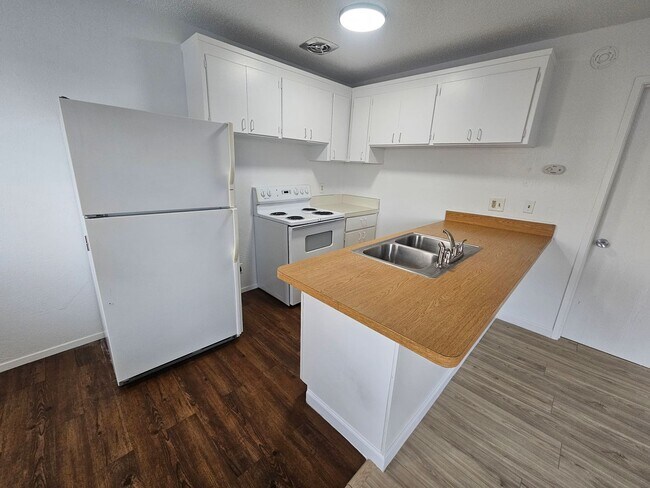 Foto del edificio - 1 Bedroom 1 Bath Triplex Unit in Los Molinos!