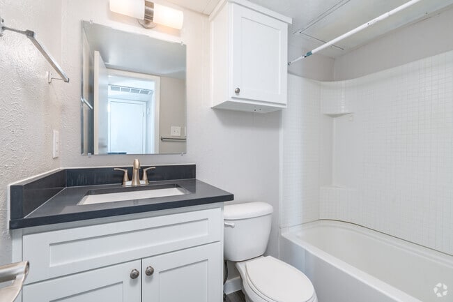 Juniper - 1BR, 1BA - 640SF - Bathroom - Gazebo Apartments (Denton, Tx)