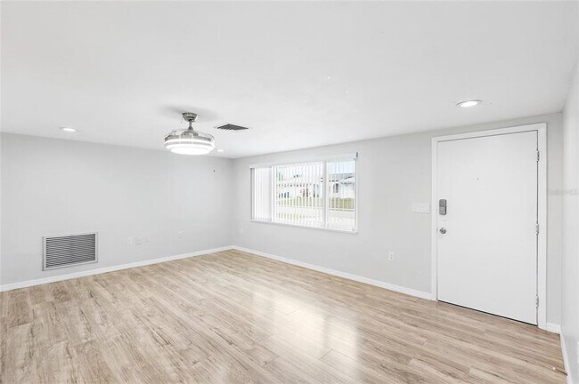 Building Photo - 5648 Saren Dr