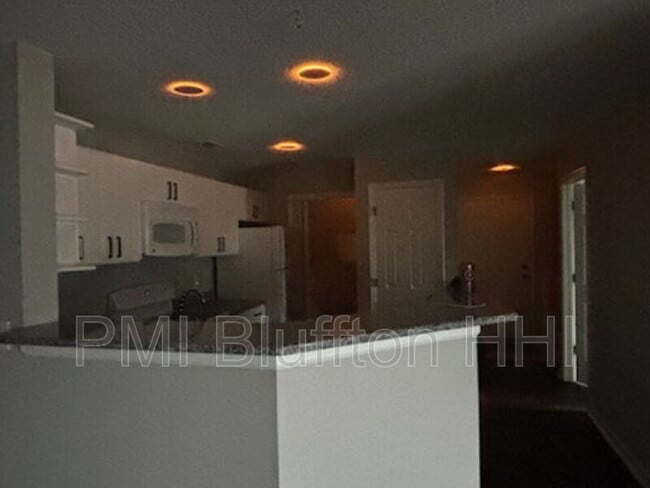 Foto del edificio - 100 Kensington Blvd